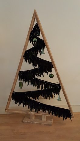 Kerstboom 2017 Veren verlichting lampjes steigerhout zwart groen