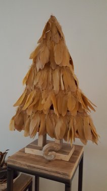 Kerstboom met veren steigerhout goudkleur (geel)