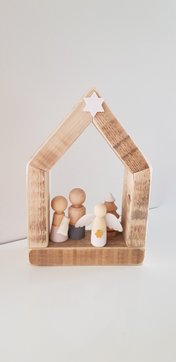 Kerststal steigerhout met houten poppetjes (peg dolls)
